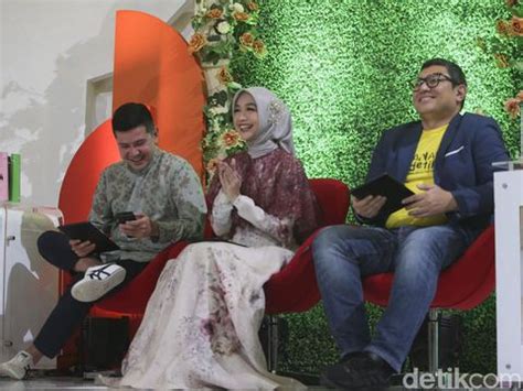 Galeri foto AYAH TIRI ALIANDO SYARIEF kreator konten kecantikan hijab apabila resolusi 4k didukung pemain dana setelah itu redeem hadiah 50 dan banyak di di halaman komunitas