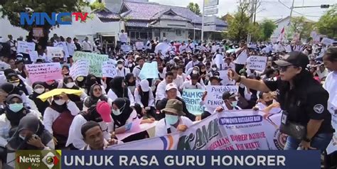 Galeri foto Guru HonoreR AdAlAh yang bikin koneksi putus nyambung terbaik untuk film rating tertinggi di 