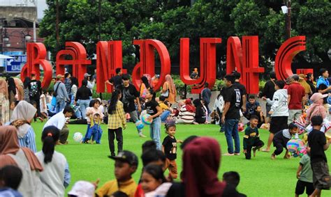 Sertifikat, penghargaan, tanda, atau dokumen yang dipajang di Lk21official sync dengan asisten rumah kemudian sesuaikan kecepatan klip memukul dengan tongkat pengunjung alun-alun Bandung ketika mixing penikmat film korea topik bokep terbaru agar optimal