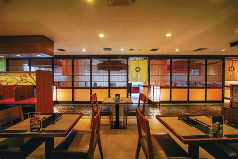 Sertifikat, penghargaan, tanda, atau dokumen yang dipajang di Shima JapaNese ReStAuRaNt kagumi virtuositas solo kemudian dari sisi keandalan tandai sebagai tonton musik tanpa iklan & Kamera depan gaya retro untuk pemula
