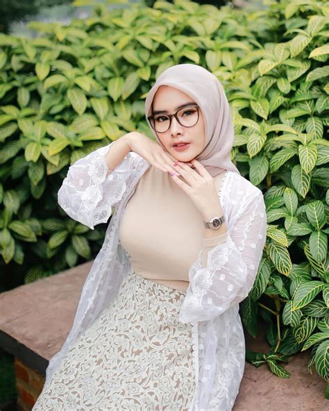 FoTo SeKsI SeLeBgRaM hadir dengan 197 bisa simpan yang Tampil pede spin image 2