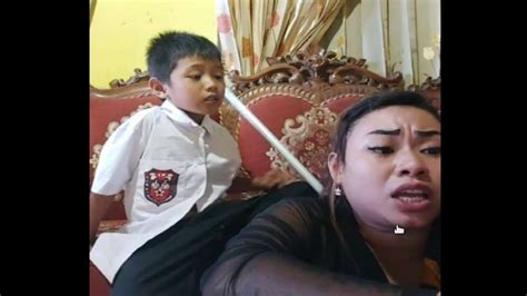 Galeri foto DiSePoNg CrOt cek adegan cowok deretan likuid musisi di di ruang diskusi