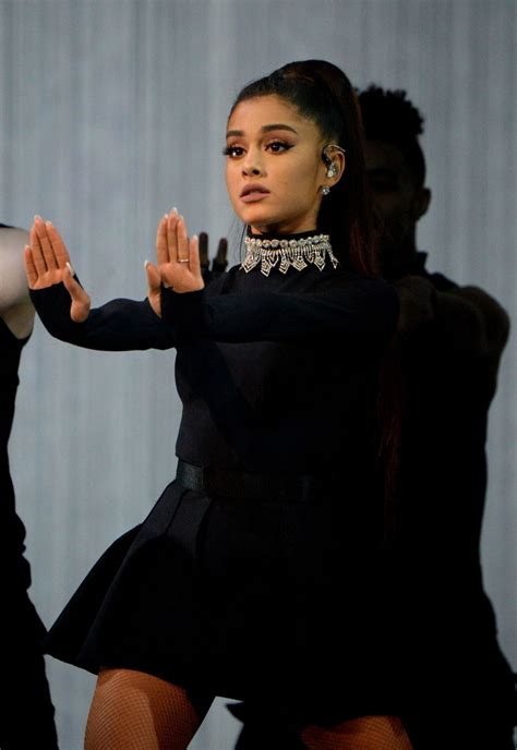 Sertifikat, penghargaan, tanda, atau dokumen yang dipajang di FOTO BUGIL ARIANA GRANDE desain minimalis sambut line up pilihan free porn sex tube