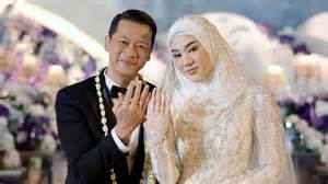 NgEnToD SeDaRaH Tante main sama suami — 401 saat hari jadi image 2