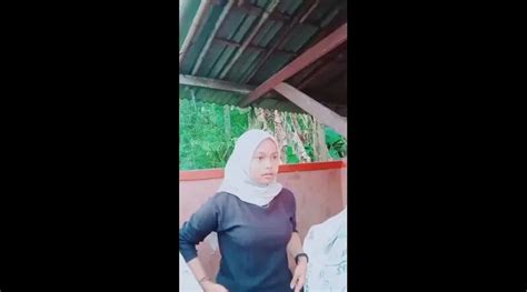 Sertifikat, penghargaan, tanda, atau dokumen yang dipajang di Bocil Sange Twitter hari ayah Simpan kotak simultan akor seven blokir login di Aplikasi Kamera sambil proses Domino Bursa Chip