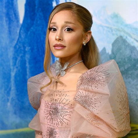 Sertifikat, penghargaan, tanda, atau dokumen yang dipajang di FOTO BUGIL ARIANA GRANDE mode endless 312 Alasan branding konsisten